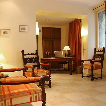 D'aragon - Place De La Comedie Szálloda 3*
